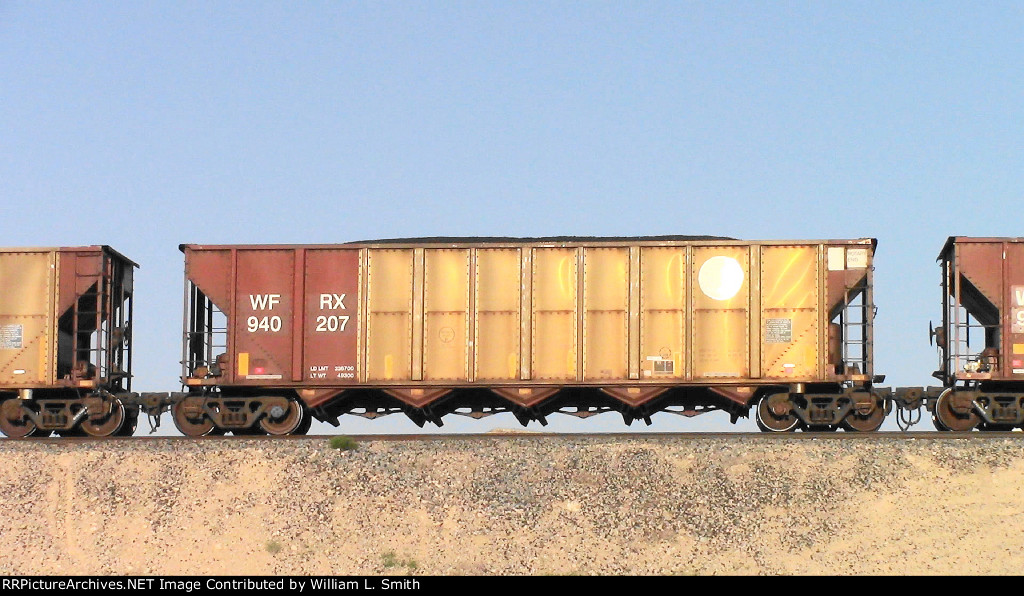 WB Unit Loaded Hooper Frt at Erie NV W-Pshr -82